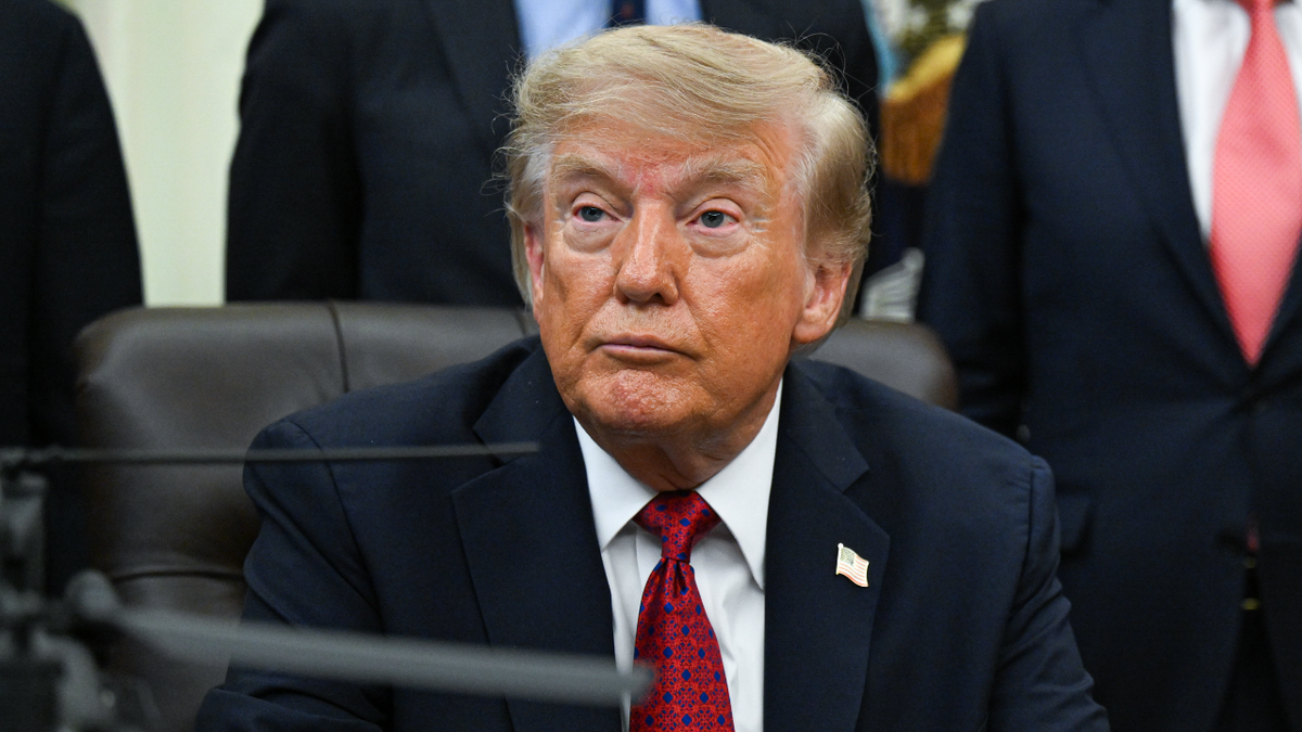Trump in Oval Office