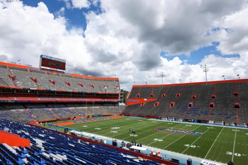 Man jumps to his death inside University of Florida football stadium — days before team’s season opener Man jumps to his death inside University of Florida football stadium — days before team’s season opener