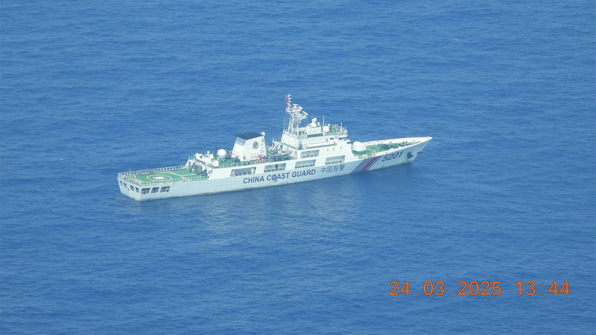 Chinese vessels reportedly block Filipino ships in South China Sea