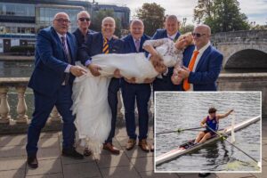 Quick-thinking rowers save day after bride’s veil blows into river: ‘We just found it hilarious’ Quick-thinking rowers save day after bride’s veil blows into river: ‘We just found it hilarious’