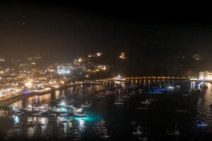 Helicopter crashes off Catalina Island with 5 people aboard